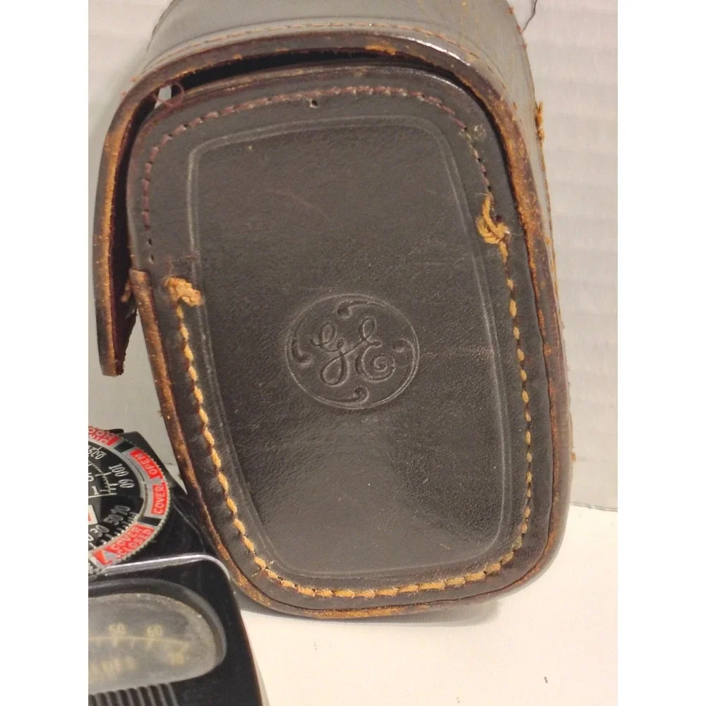 Vtg GE Light Exposure Meter Model 8DW58Y1 General Electric With Leather Case